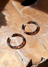 Load image into Gallery viewer, classic round large hoop  earrings
